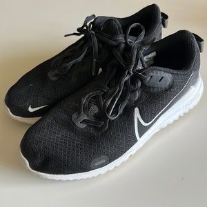 Nike Renew Running Shoes Size 6 Black and White